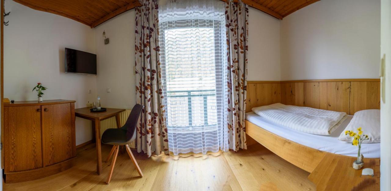 Hotel Landhaus Ausswinkl Russbach am Pass Gschütt Buitenkant foto