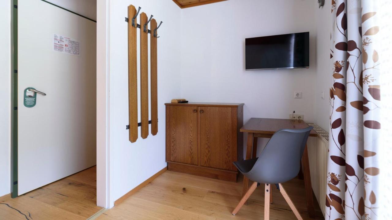 Hotel Landhaus Ausswinkl Russbach am Pass Gschütt Buitenkant foto
