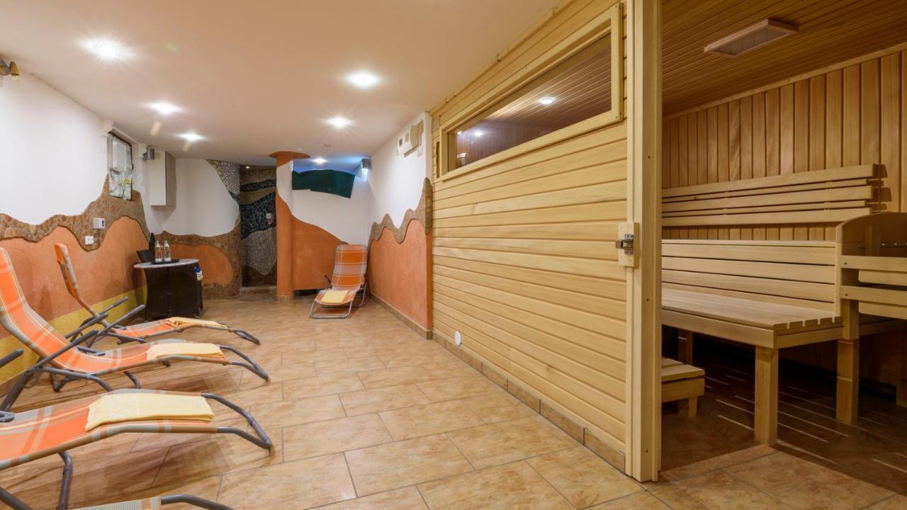 Hotel Landhaus Ausswinkl Russbach am Pass Gschütt Buitenkant foto