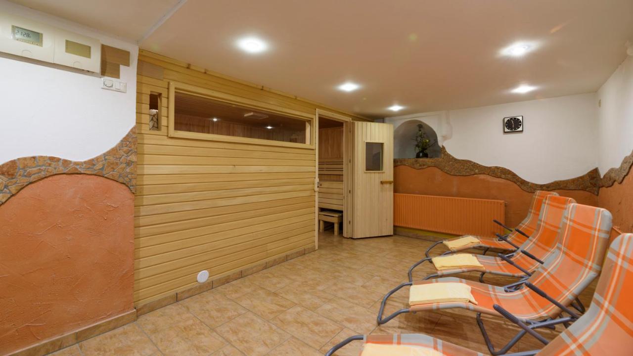 Hotel Landhaus Ausswinkl Russbach am Pass Gschütt Buitenkant foto
