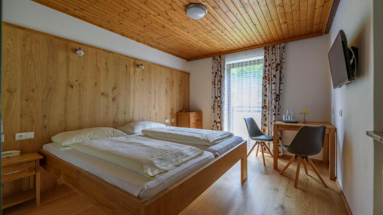 Hotel Landhaus Ausswinkl Russbach am Pass Gschütt Buitenkant foto