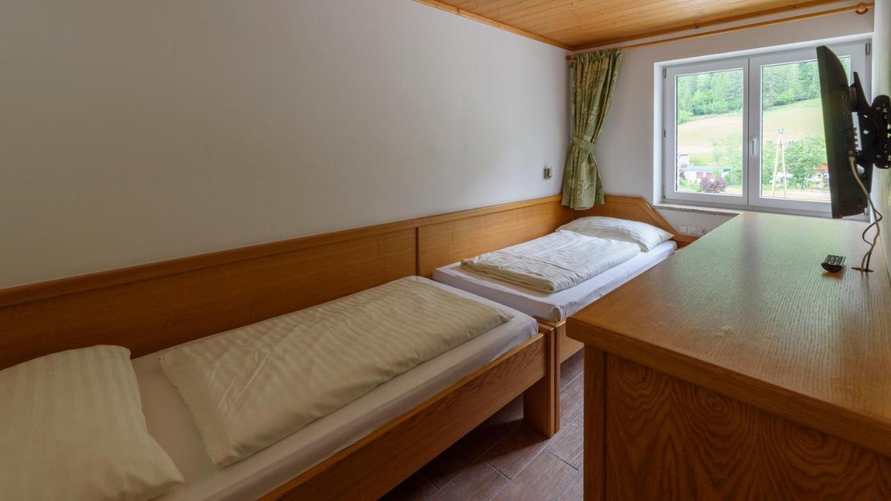 Hotel Landhaus Ausswinkl Russbach am Pass Gschütt Buitenkant foto