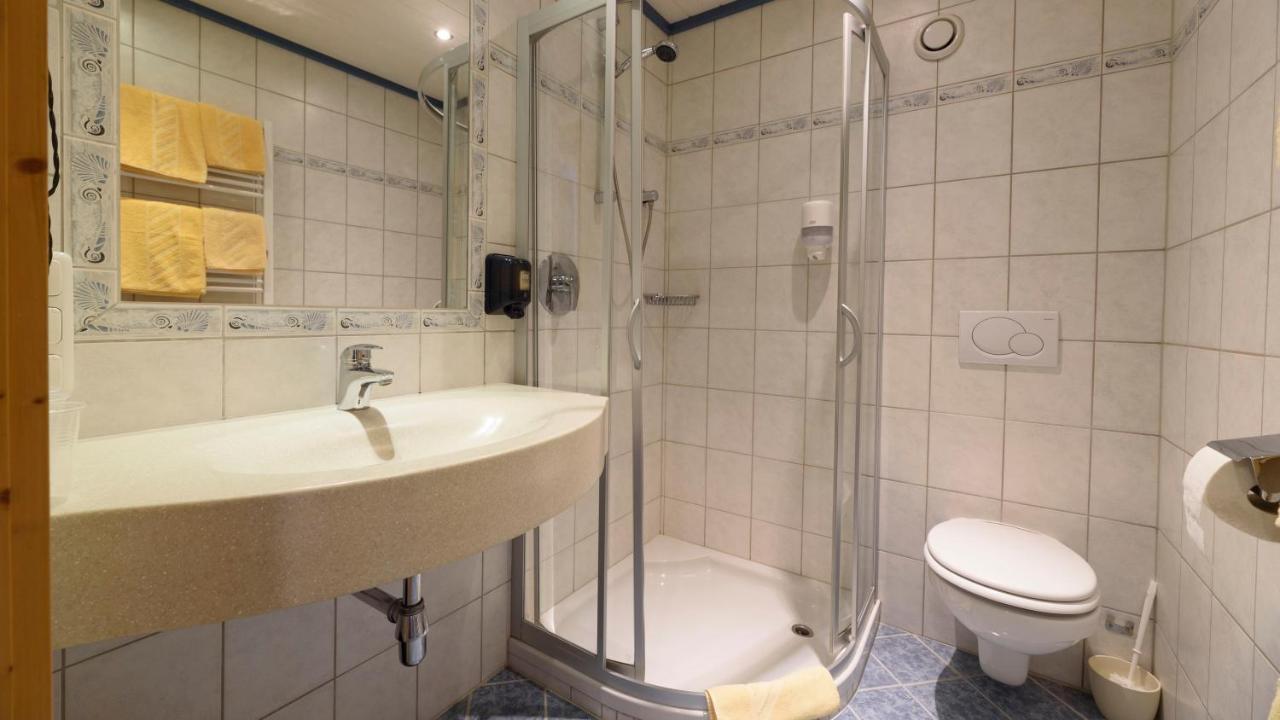 Hotel Landhaus Ausswinkl Russbach am Pass Gschütt Buitenkant foto