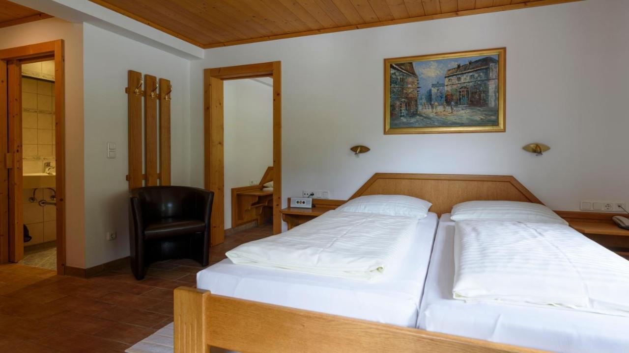 Hotel Landhaus Ausswinkl Russbach am Pass Gschütt Buitenkant foto