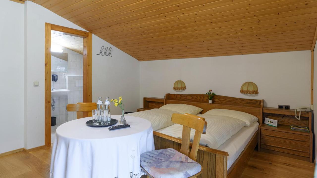 Hotel Landhaus Ausswinkl Russbach am Pass Gschütt Buitenkant foto