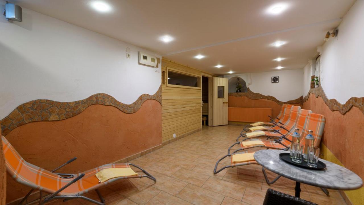 Hotel Landhaus Ausswinkl Russbach am Pass Gschütt Buitenkant foto