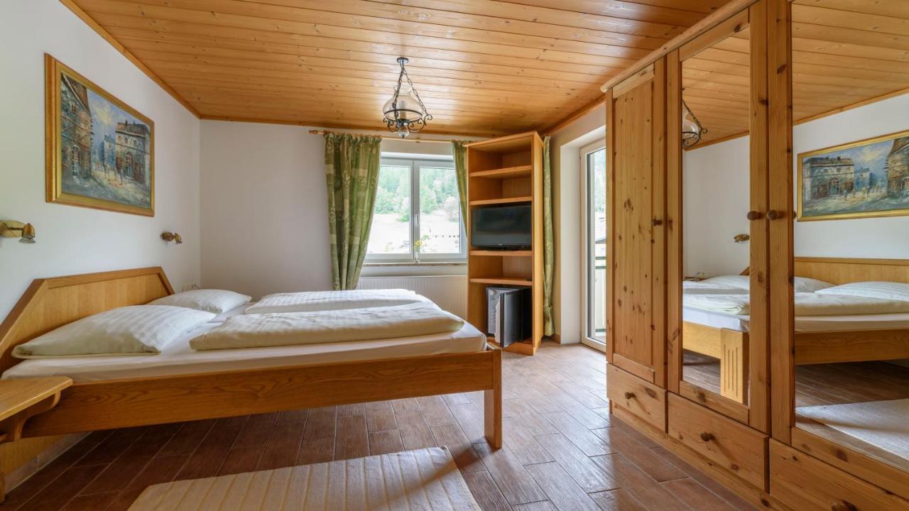 Hotel Landhaus Ausswinkl Russbach am Pass Gschütt Buitenkant foto
