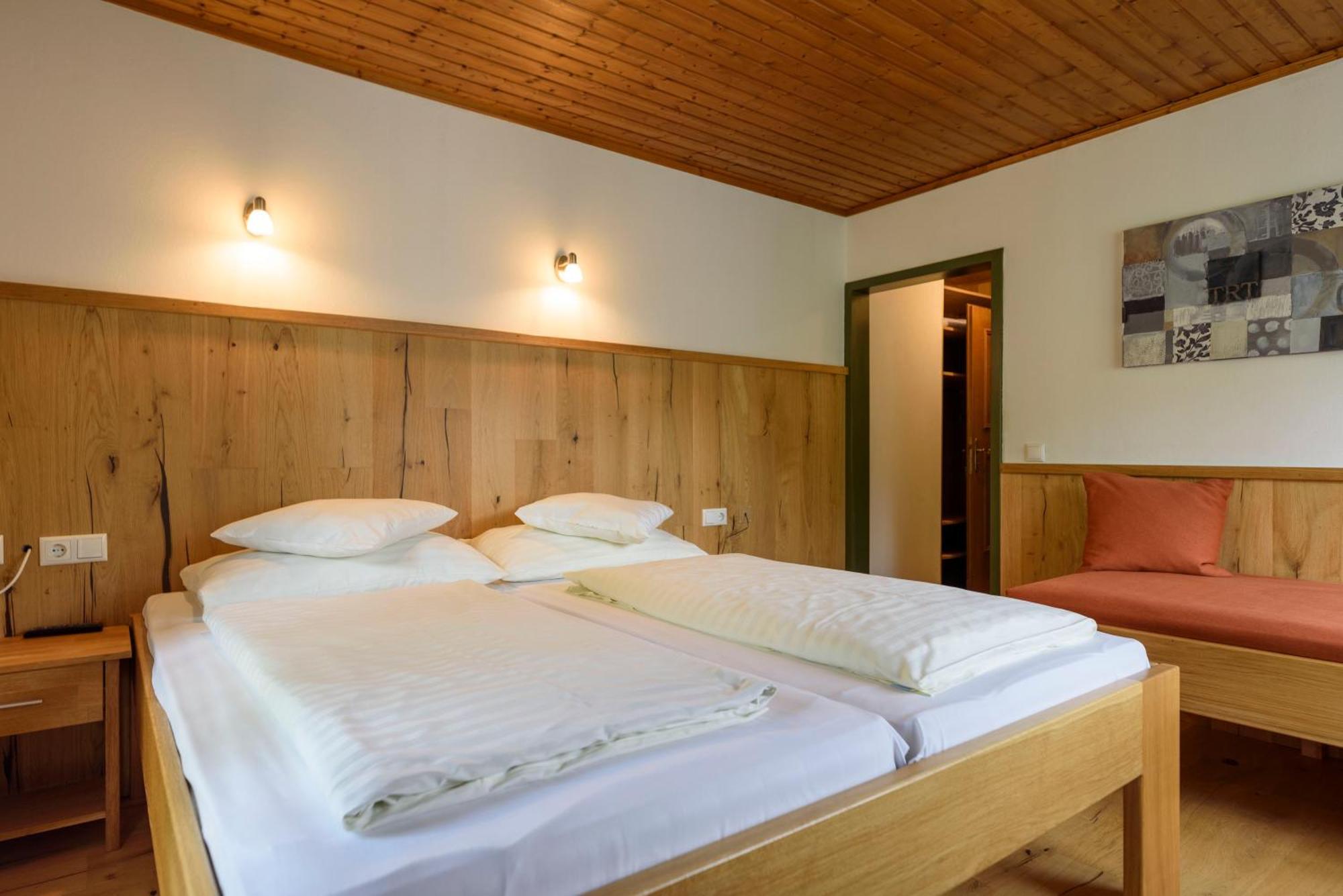 Hotel Landhaus Ausswinkl Russbach am Pass Gschütt Buitenkant foto