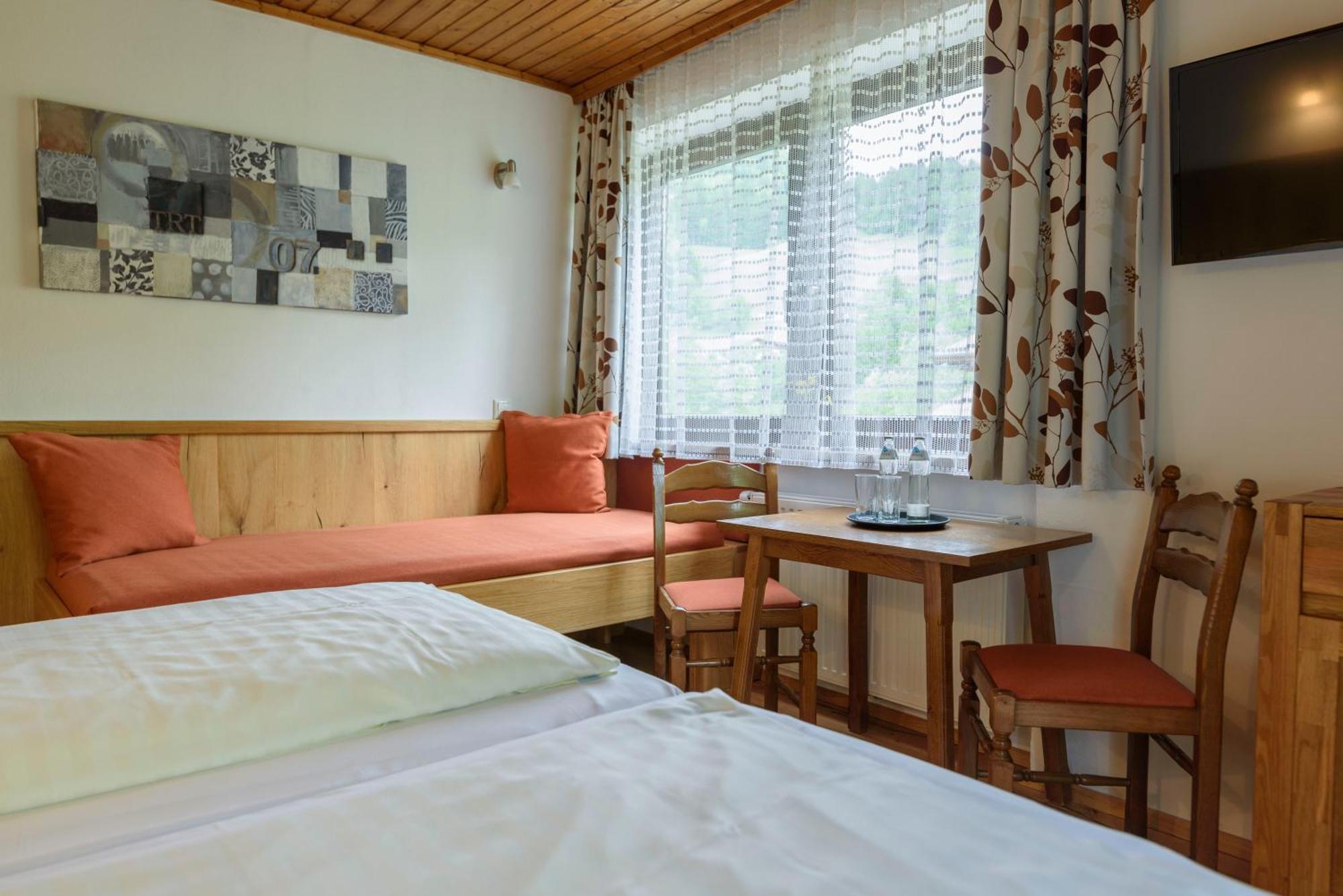 Hotel Landhaus Ausswinkl Russbach am Pass Gschütt Buitenkant foto